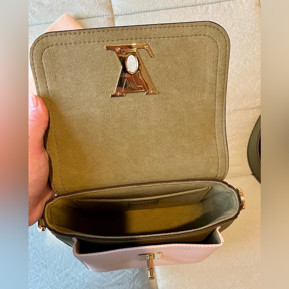 AUTHENTIC LOCKME TENDER LOUIS VUITTON BAG - Picture 4 of 13